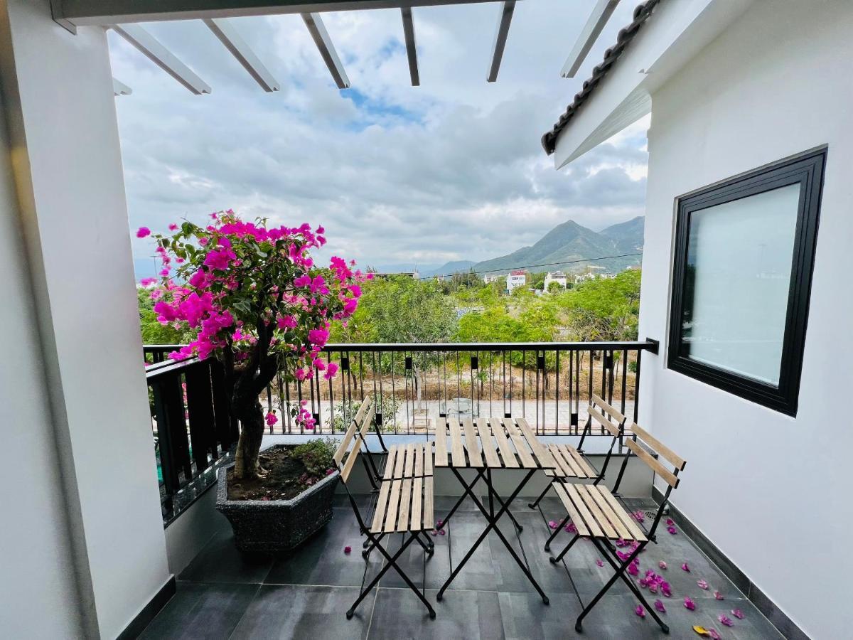 The Track Homestay - Near Bai Dai Beach Cam Lam Extérieur photo
