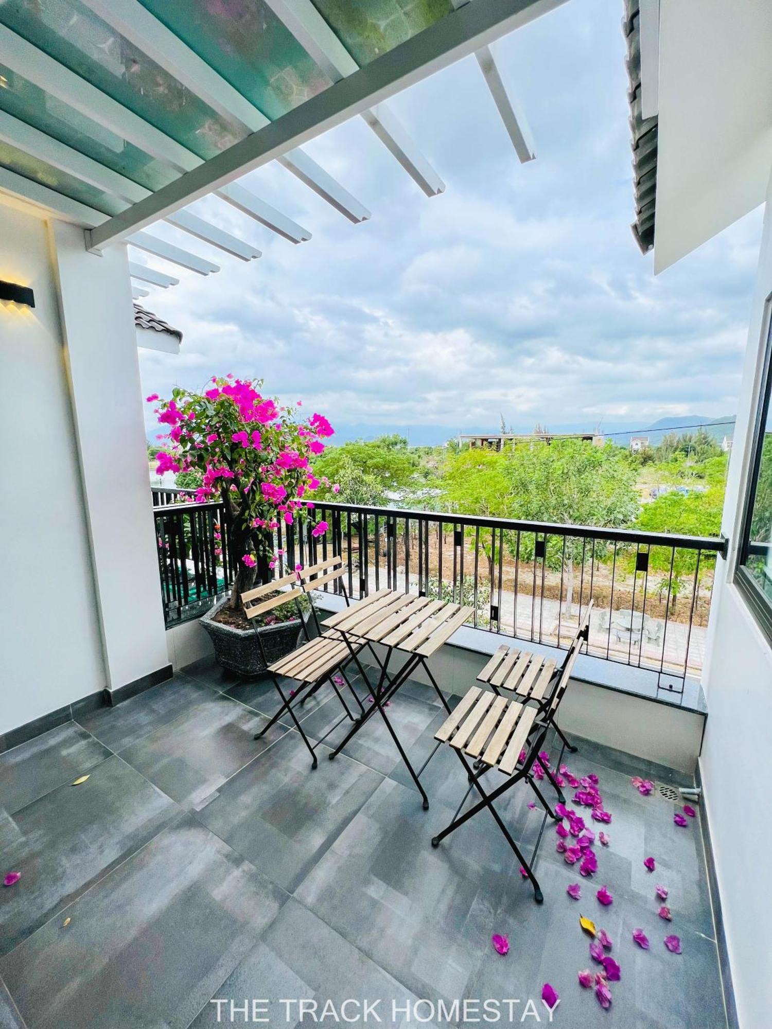 The Track Homestay - Near Bai Dai Beach Cam Lam Extérieur photo