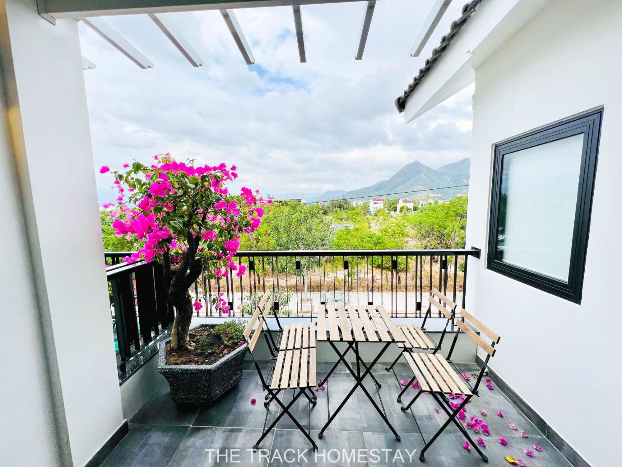 The Track Homestay - Near Bai Dai Beach Cam Lam Extérieur photo